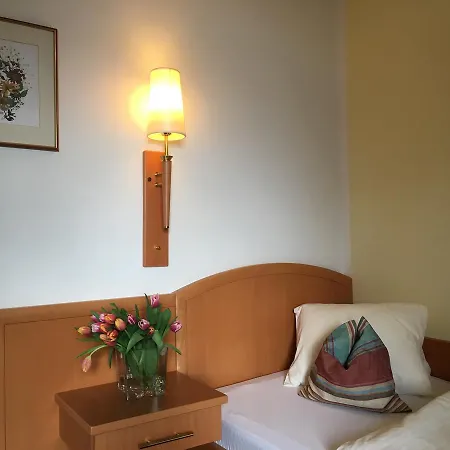 Gasthof Botenwirt Guest house Faistenau